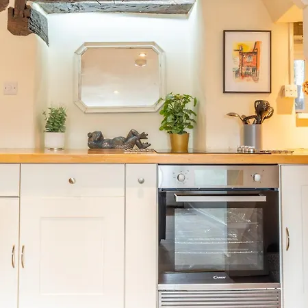 Wee Toad Hole Heart Of - Sleeps 4-6 - Dogs Welcome *